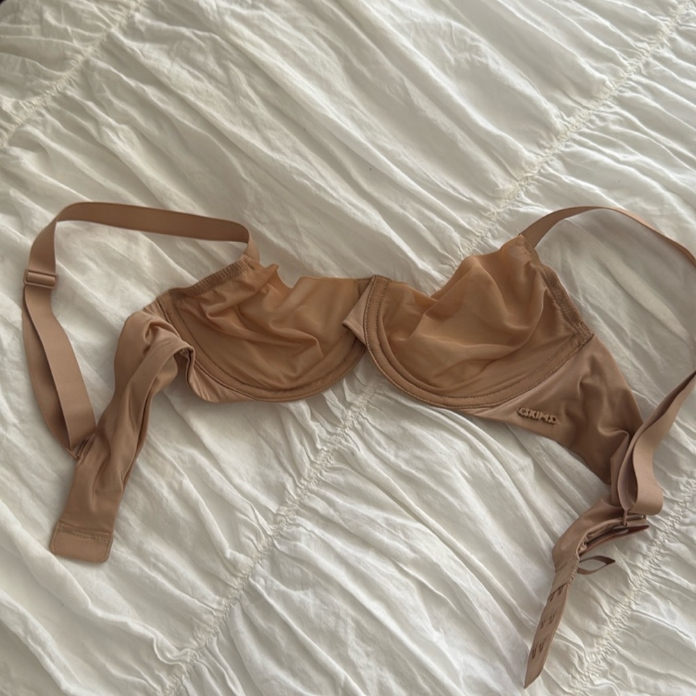 Skims underwire bra like new 34B